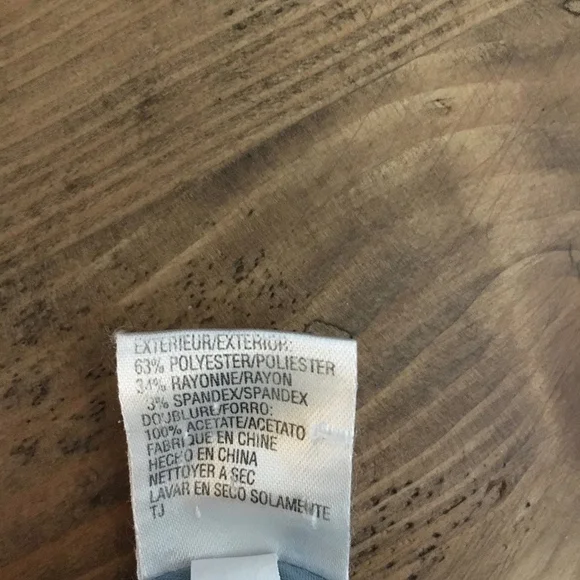 TAHARI Sleeveless Rounded Neckline Blouse Size 12 - Picture 8 of 8